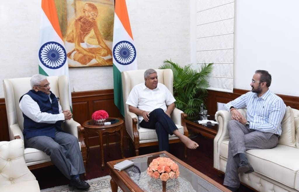 Mr. Rajiv Dutta with the Hon’ble Vice President of India, Shri Jagdeep Dhankhar.